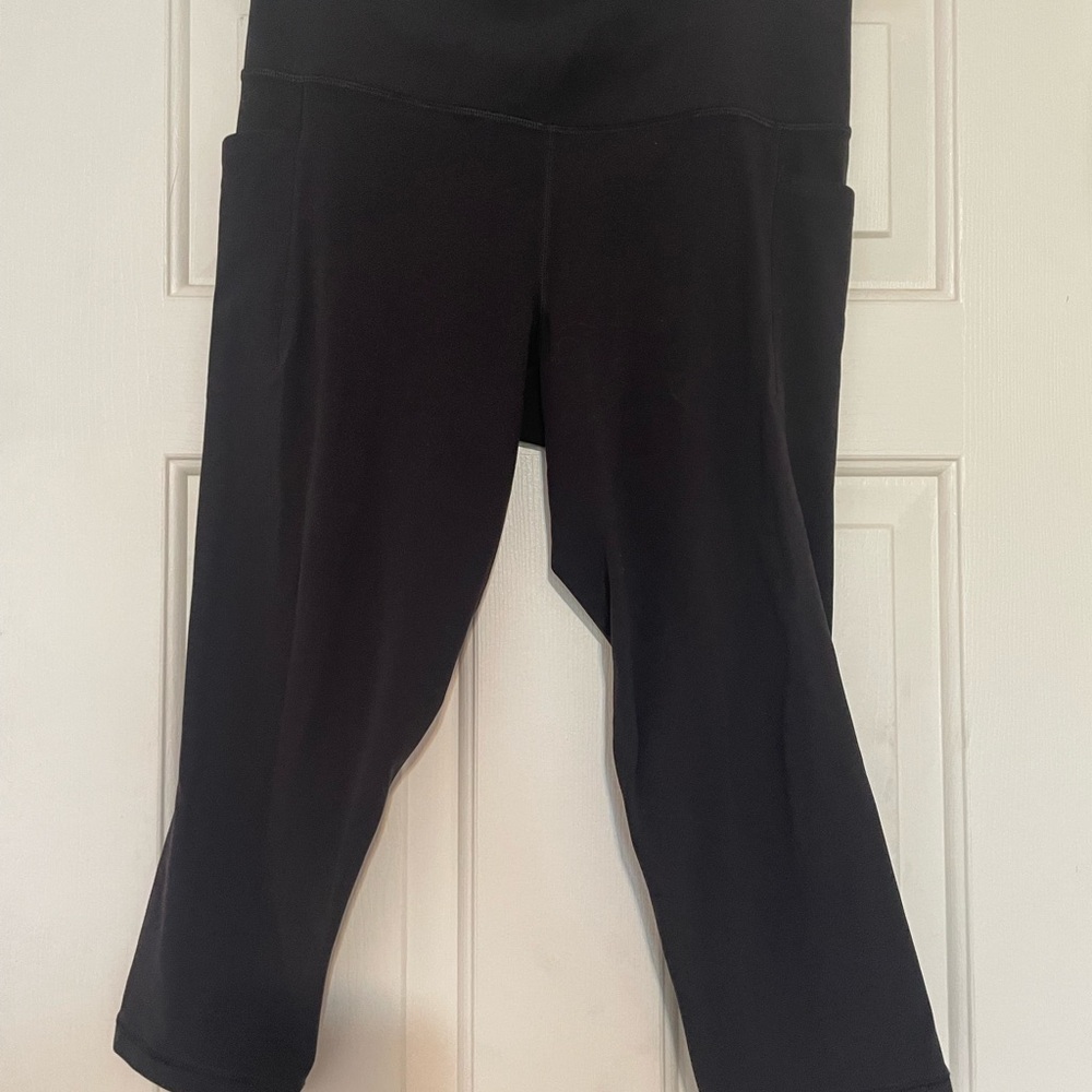 Athleta Salutation Stash Capri Leggings Black Size L - Picture 4 of 4